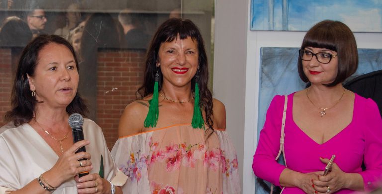 Lorelei Nassar o personalitate multipla – autor de best-seller, medic implantolog estetician, mama, mentor de mindfulness si antreprenor