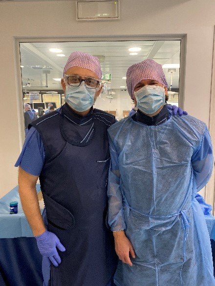Avand aceasta cugetare in minte, am format o mica Echipa de medici romani din diverse specialitati ( Neurochirurgie Spinala si Radiologie Interventionala) si aici re-deschidem paranteza catre Ortopedie Spinala pentru ca si aceasta ramura a ortopediei face diagnostic si tratament pentru afectiunile coloanei vertebrale, si am acceptat invitatia companiei Tecres Italia la 2 zile de pregatire intensa, prezentari, workshop si Cadaver Lab toate legate de patologiile specifice si asociate Osteoporozei pentru care exista solutii de tratament minim-invaziv prin Vertebroplastie.
