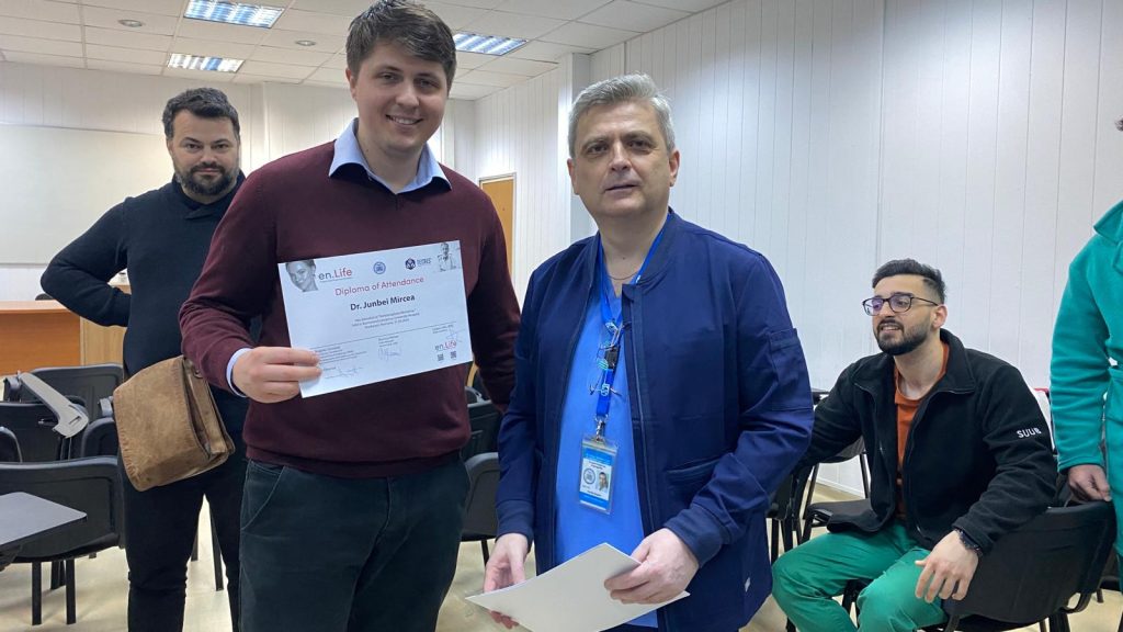 In data de 21.03.2024 a avut loc Workshopul de Vertebroplastie (Editia II), la Spitalul Universitar de Urgenta Bucuresti ( SUUB) in Amfiteatrul Mic. Evenimentul a fost organizat sub auspiciile Managementului Spitalului, Prof. Dr. Catalin Cirstoiu si sub directa coordonare si intregul suport al Sectiei de Angiografie si Radiologie Interventionala, Sef Sectie Dr. Bogdan Dorobat.