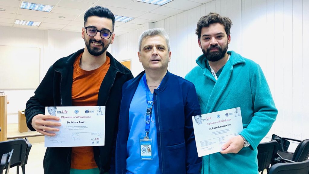 In data de 21.03.2024 a avut loc Workshopul de Vertebroplastie (Editia II), la Spitalul Universitar de Urgenta Bucuresti ( SUUB) in Amfiteatrul Mic. Evenimentul a fost organizat sub auspiciile Managementului Spitalului, Prof. Dr. Catalin Cirstoiu si sub directa coordonare si intregul suport al Sectiei de Angiografie si Radiologie Interventionala, Sef Sectie Dr. Bogdan Dorobat.