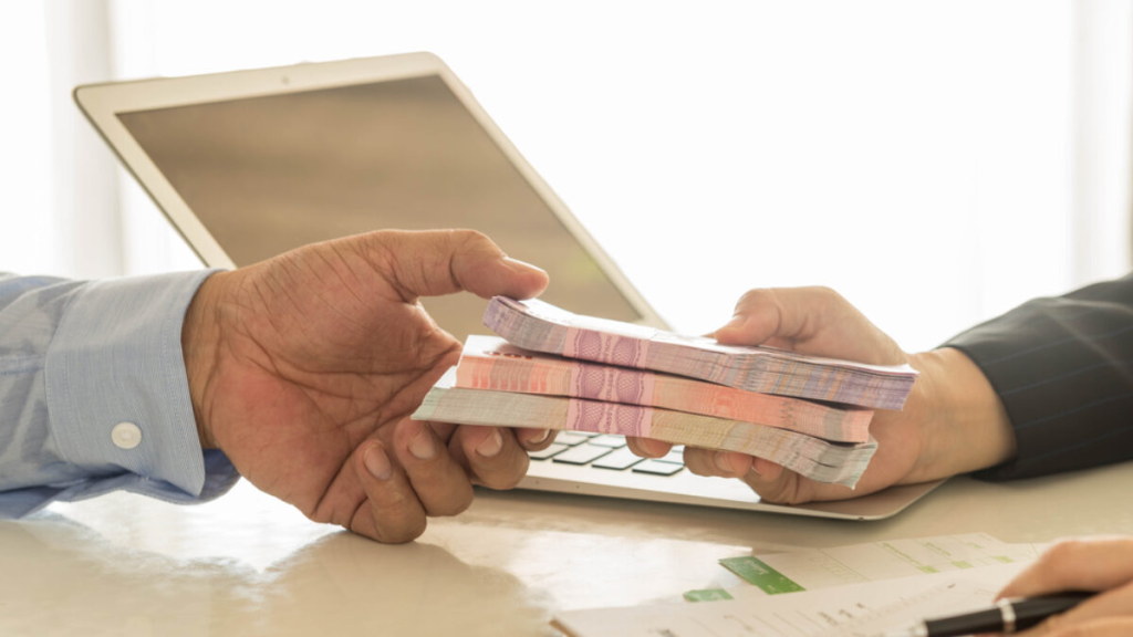 „150 milioane euro disponibile pentru digitalizarea IMM-urilor incepand cu data de 25 martie 2024! Granturi pentru sprijinirea antreprenorilor in dezvoltarea tehnologiilor digitale avansate pe Componenta 9, Investitia 3 din PNRR”, a anuntat ministrul Adrian Caciu pe pagina sa de Facebook.